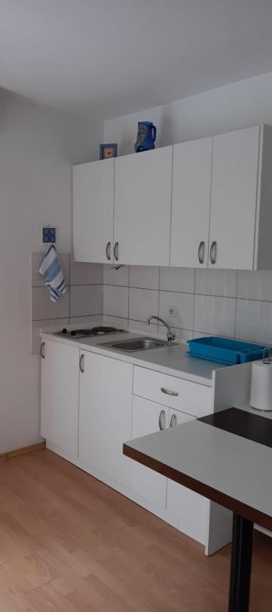 Peace And Quiet Apartment In Brela, Croatia ภายนอก รูปภาพ